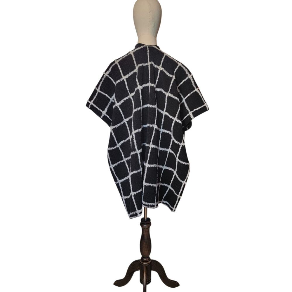 Iperico Black White Windowpane Check Wool Poncho One Size Italy Classic Cozy - Picture 8 of 11